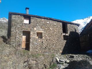 Masia a Carrer de berros 29. Antiguo pajar medio reformado en berrs sobir