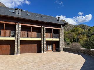 Casa pareada  Carrer del riu 3. Fantástica casa pareada en isavarre con magnífica orientación y
