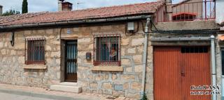 Casa a schiera in Cadalso de los Vidrios. Casa adosada , 3 dormitorios, patio y terraza.