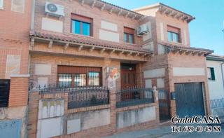 Reihenhaus in Cadalso de los Vidrios. Chalet adosado en el casco urbano, a solo 5 minutos del centro