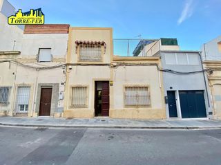 Haus in Calle memorias 74. Casa en venta en la calle memorias, junto av pablo iglesias!