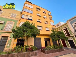 Rent Flat in Urrutia de 3. Vivienda de 3 dormitorios en el centro de almeria