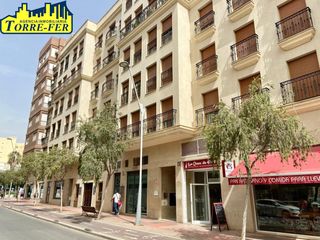 Rent Flat in Calle poeta paco aquino 9. Alquiler en calle paco aquino, junto a la rambla