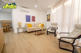 Affitto Appartamento in Avenida de pablo iglesias 23. Centrico piso en alquiler junto a puerta purchena