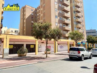 Local Comercial a Calle poeta paco aquino 51. Local comercial de 377m2 junto a nuevos juzgados
