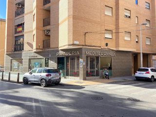 Lloguer Local Comercial a Calle ferrocarril esquina calle jaen 28. Oportunidad! alquiler de cafetería en ciudad jardín, calle ferro