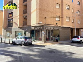 Lloguer Local Comercial a Calle ferrocarril esquina calle jaen 28. Oportunidad! alquiler de cafetería en ciudad jardín, calle ferro