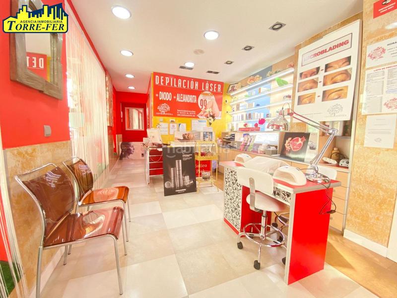 Foto 62984f80-caf9-4b20-8087-78563ec99ebf. Local comercial  en esquina con magnifica ubicacion en plaza santa rita en Almería