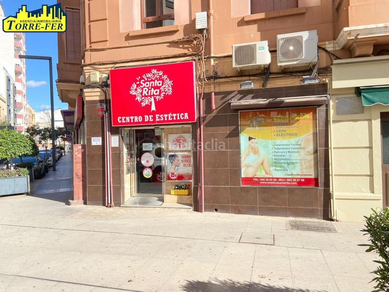 Foto b7c691d4-96c0-4e55-9f8b-241f5e7ba23c. Local comercial  en esquina con magnifica ubicacion en plaza santa rita en Almería