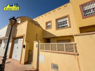 Casa adossada  Calle puerto de santa maría. Gran duplex de 4 dormitorios en la urbanizacion el potro de huer