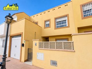 Casa adossada  Calle puerto de santa maría. Gran duplex de 4 dormitorios en la urbanizacion el potro de huer