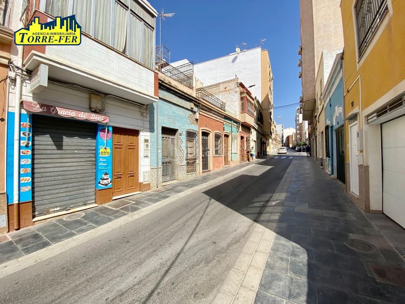 Foto a5b3a653-8ef3-4135-8b94-a34d0b8c5115. Lloguer local comercial a Plaza de Toros - Santa Rita Almería