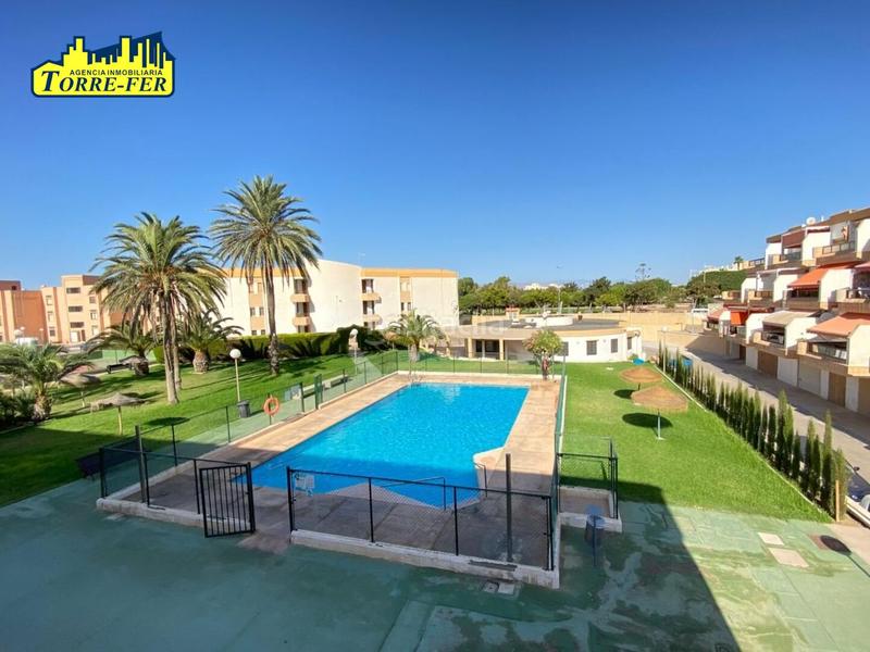 Foto 1f42c8a8-2d9c-4d96-9686-1e4358bc0bb9. Appartement avec piscine dans Retamar Almería