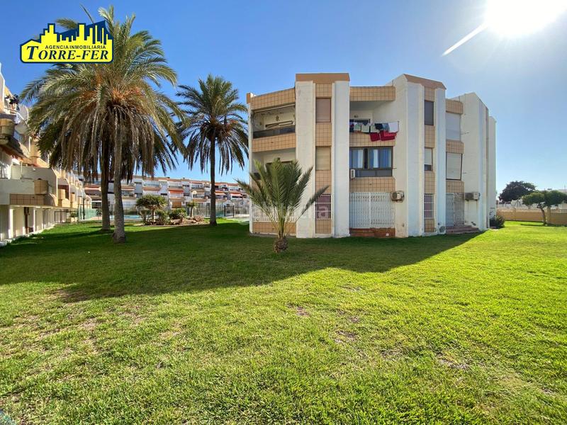 Foto 85e1b40b-c421-4a61-8ff0-b60063402c0d. Appartement avec piscine dans Retamar Almería