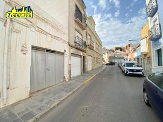 Maison à Calle memorias 83. Vivienda planta baja adaptada como garaje en venta junto av. pab