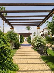 Location Appartement à Lomas del Mar. Bonito piso bajo con patio y terraza y piscina