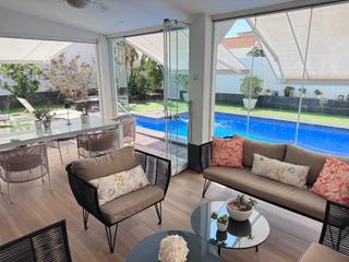 Casa a Aguadulce Sur. Exclusivo chalet en una sola planta con magníficas calidades y e