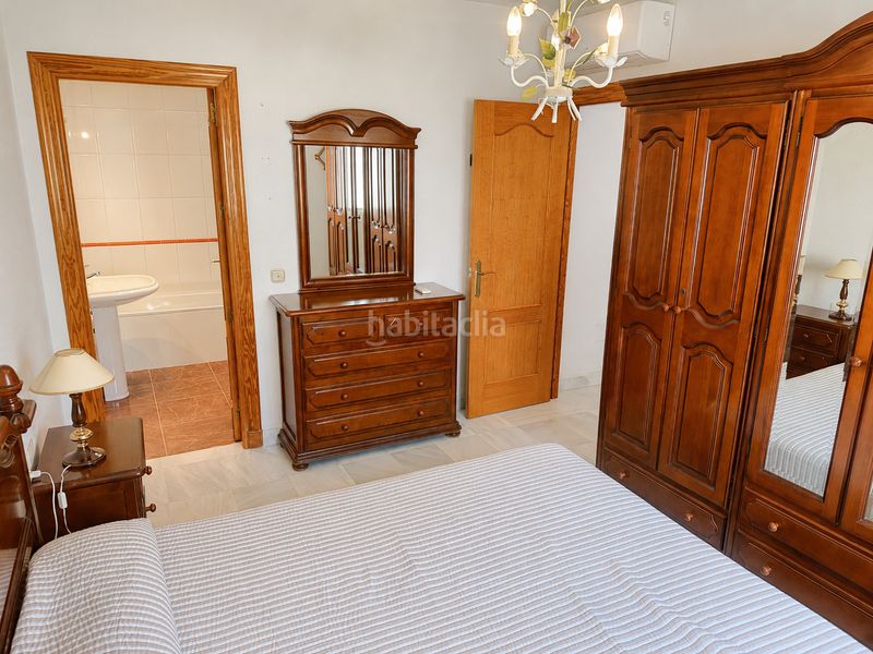 Foto 498a309b-bd5d-436e-b839-a74d9030a0b7. Casa adossada amb aparcament piscina a Aguadulce Sur Roquetas de Mar
