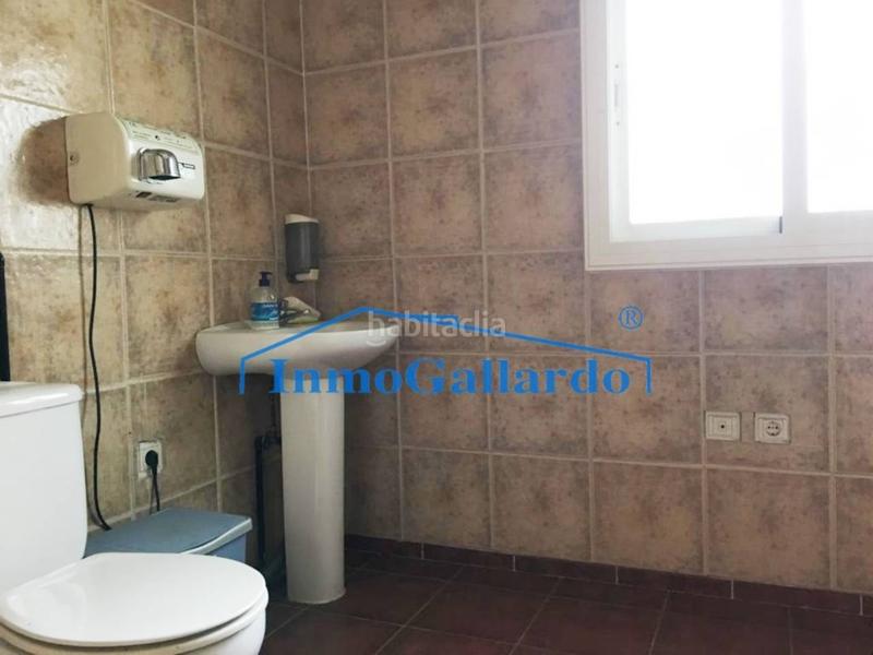 Foto 1dd3f0e5-c69b-4057-b1a5-2b5f8625d9ec. Alquiler local comercial  en el paseo marítimo en Torre del Mar