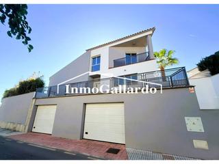 Location Chalet  Acebuche. Vive en un oasis de lujo en el rincón de la victoria!