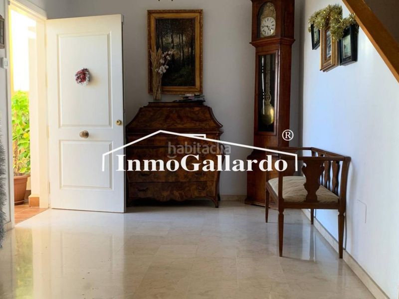Foto 719b2e65-6b2a-49cb-874d-3ffe8f5b6a38. Casa aparellada amb calefacció aparcament a Pinares de San Antón Málaga