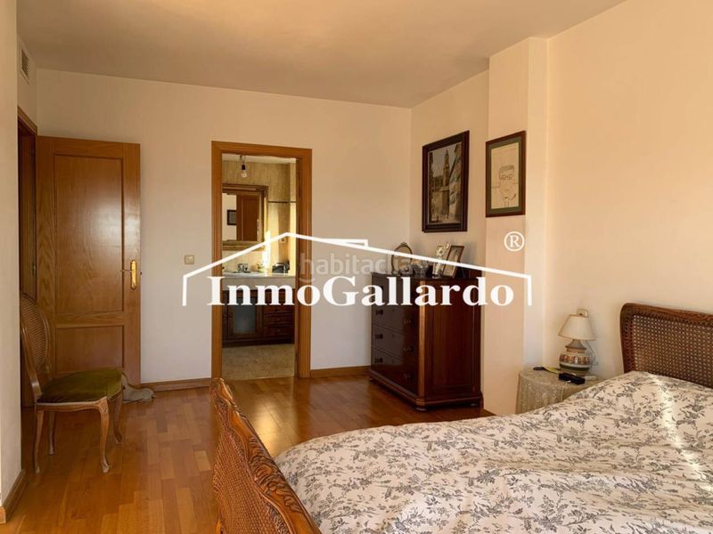 Foto cf66bce1-3b85-4211-a83c-9bbdbc8aa5db. Casa aparellada amb calefacció aparcament a Pinares de San Antón Málaga