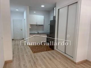 Appartement à Parque Victoria Eugenia. Hermoso bajo en venta con parking, en camino de suarez.