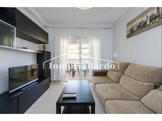 Piso en Torre de Benagalbón. Estupendo piso a 200 metros del mar