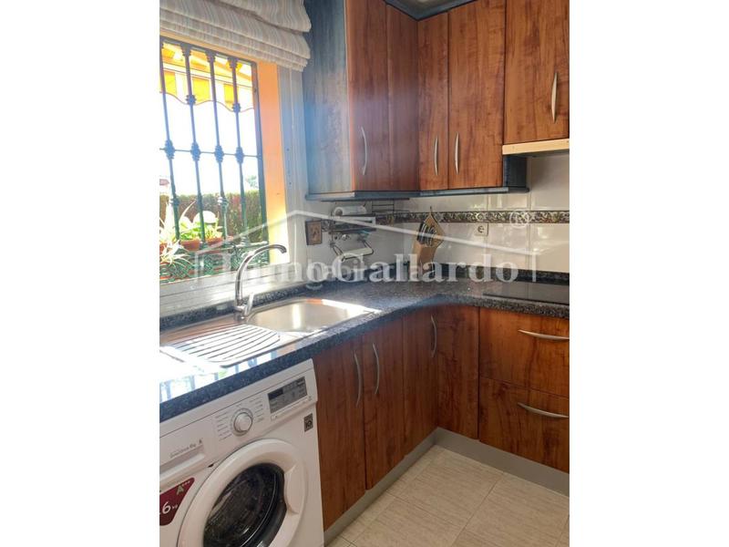 Foto 9ca22bf8-d1a3-4d8d-8c0c-5b279db57472. Affitto casa a schiera con parcheggio piscina in Playa del Rincón Rincón de la Victoria