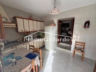 Maison à Moclinejo. Casa en venta en valdés moclinejo