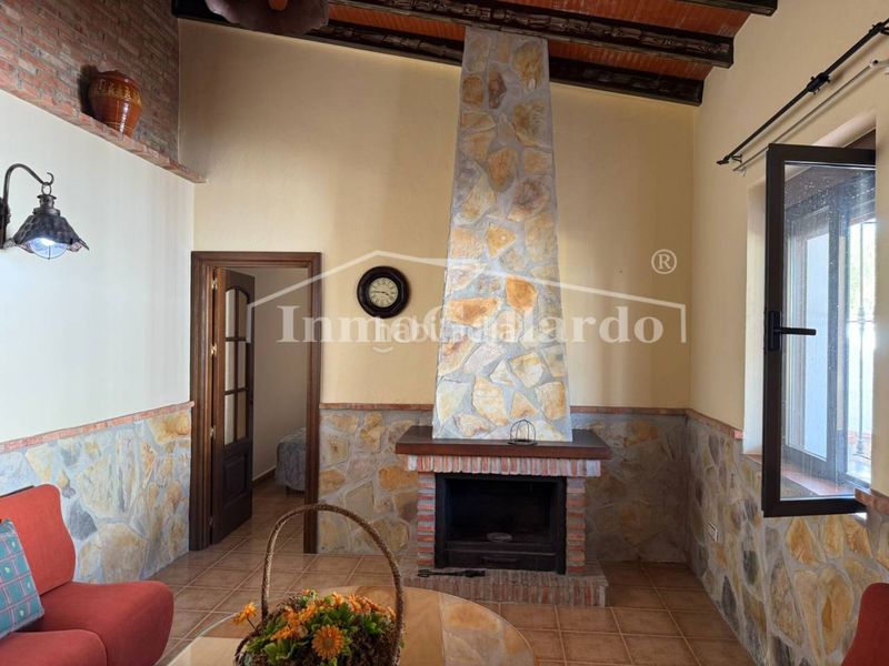 Foto 53e7427c-1afd-4f6d-b35e-2fa2ca0b170a. Casa amb aparcament a Álora