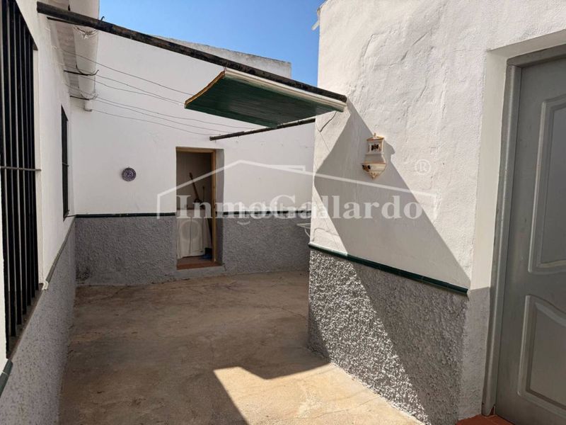 Foto b880e450-1af3-4fd9-b09d-db845e2f461f. Casa amb aparcament a Álora