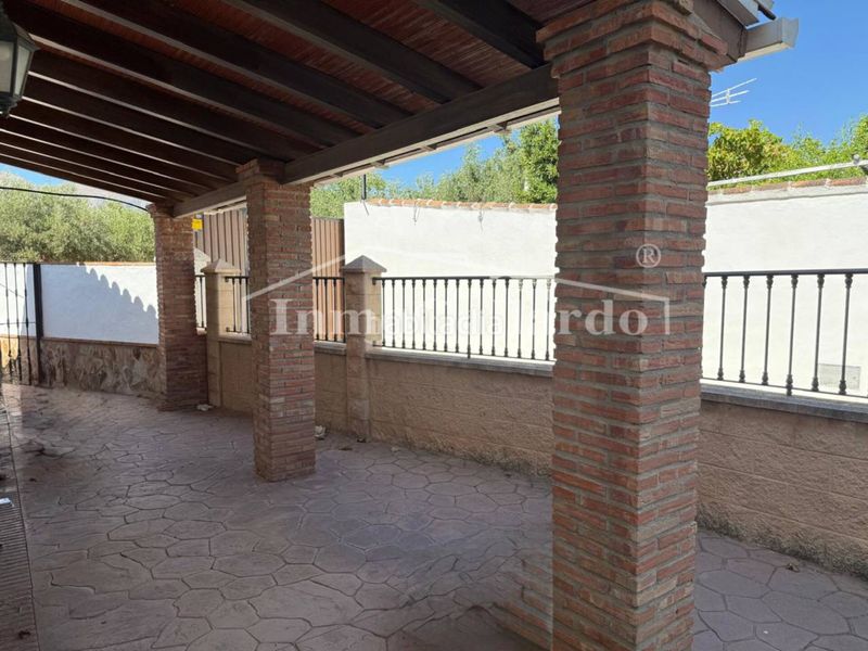 Foto c838e992-fa64-4960-add9-32887190b7f8. Casa amb aparcament a Álora