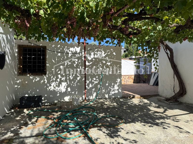 Foto ca6f17ce-3e3b-4281-8489-3b59855f3c59. Casa amb aparcament a Álora