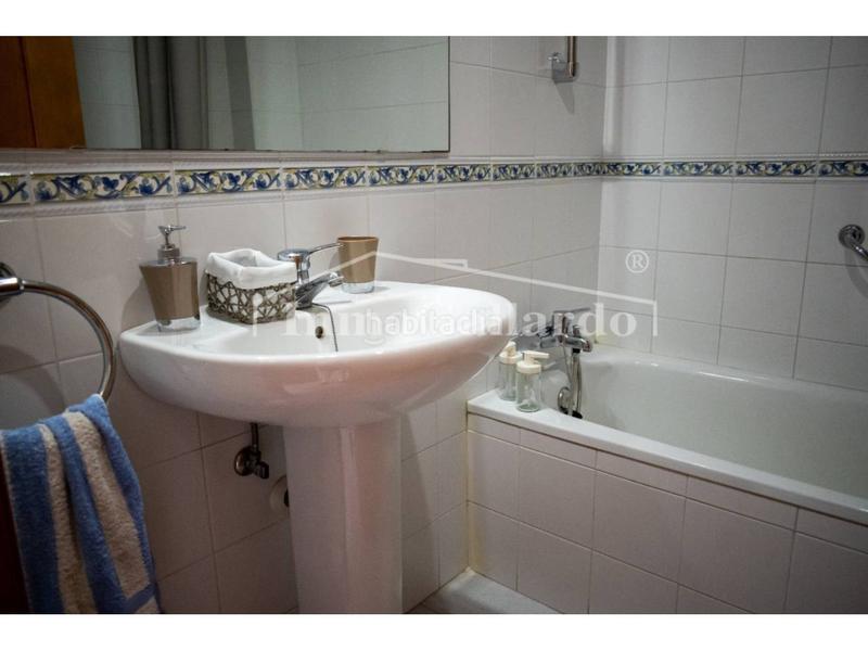 Foto cad86dd1-c7a3-4687-bb19-877527faeb98. Location appartement avec parking piscine dans Almayate Bajo
