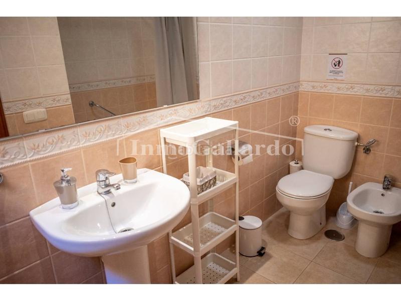 Foto f37ed54d-d9df-4b26-9d52-bf1324153b70. Location appartement avec parking piscine dans Almayate Bajo