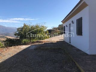 Casa in Casabermeja. Venta de bonita finca rústica con 10.000 en colmenar