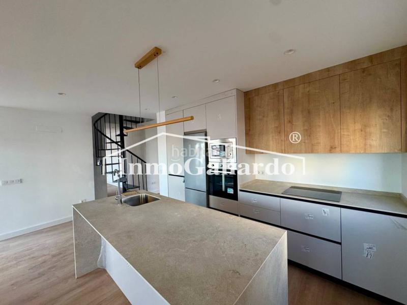 Foto 1245f47a-68a5-4cea-90da-de02e82ba552. Zweistöckige wohnung mit parking in Montemar Torremolinos