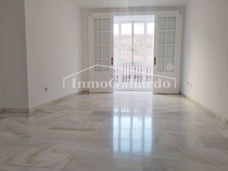 Affitto Appartamento in Centro Histórico. Alquiler de piso larga temporada en el centro de málaga