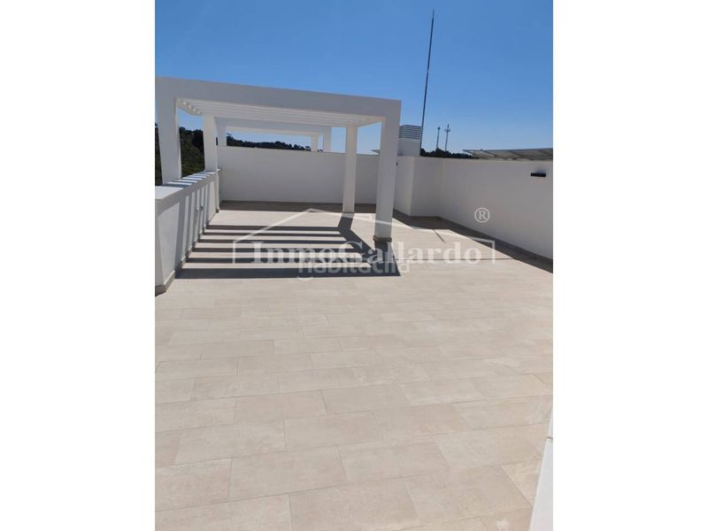 Foto d150bb92-becd-495c-9f07-918ac01953e9. Dúplex amb aparcament piscina a Limonar Málaga