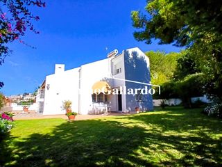 Maison jumelée à Pinares de San Antón. Venta de bonito chalet pareado en miraflores de el palo