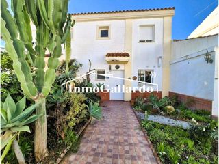 Casa aparellada a Chilches. Chalet pareado en chilches