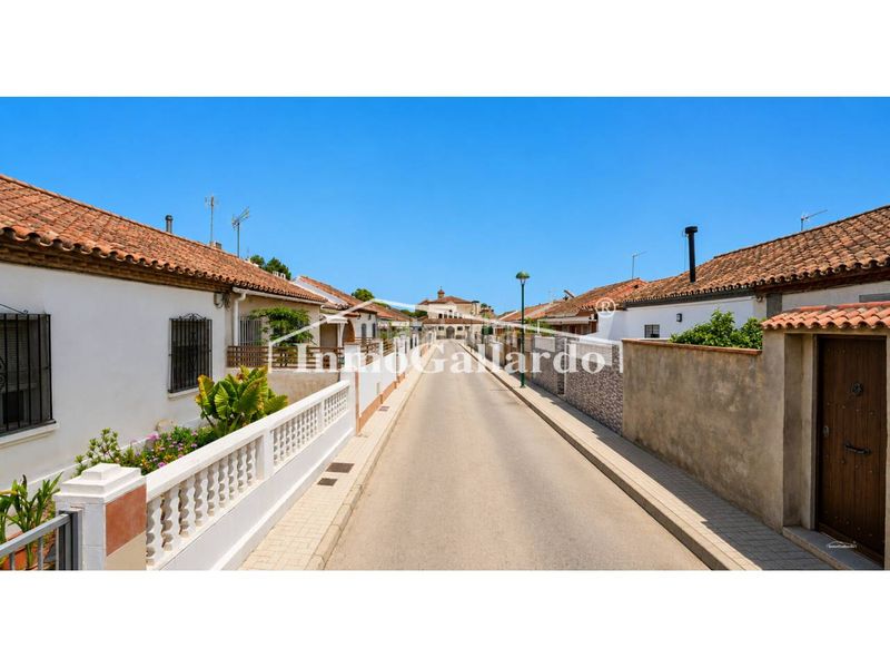 Foto fc7d0dd6-0d94-49db-8c5d-3909a9859274. Casa adossada a Carranque - Haza Cuevas Málaga