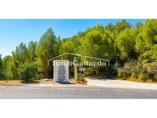 Casa  Calle espartales. Chalet independiente con parcela, jardín y piscina en mijas