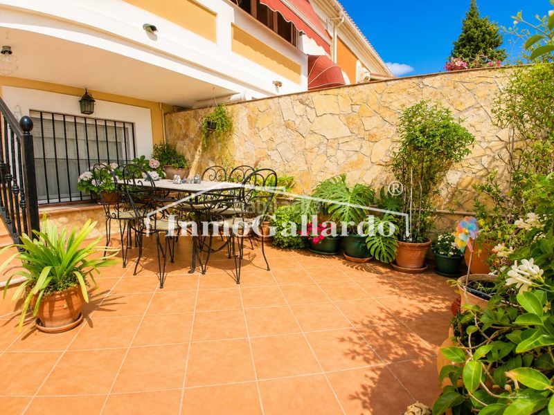 Foto cda7caec-7e8f-4b49-86fd-5b9df9a2daf6. Casa adossada amb aparcament piscina a Pedregalejo - Morlaco Málaga