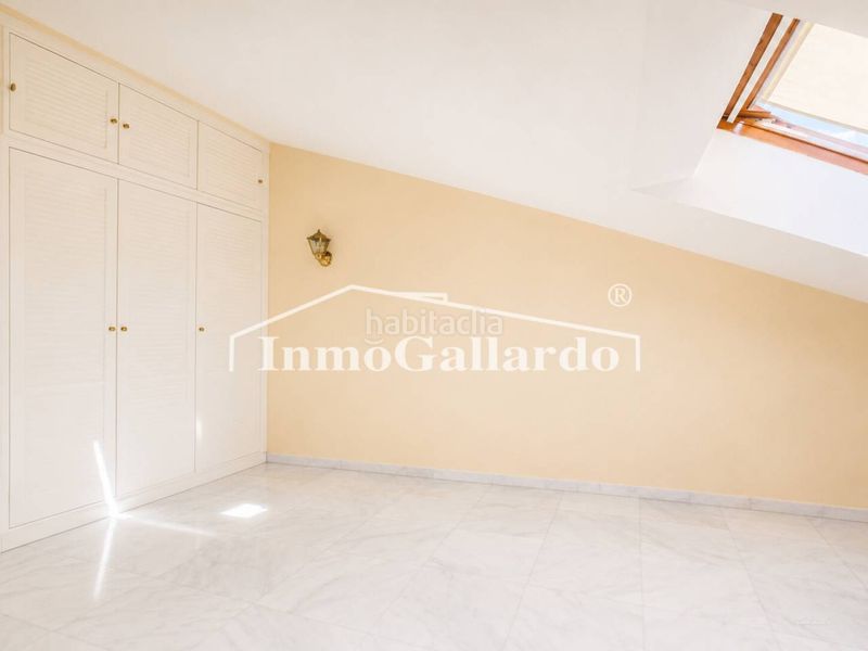 Foto f9d5587c-f7b7-4c7c-a60b-153a8f77afe8. Casa adossada amb aparcament piscina a Pedregalejo - Morlaco Málaga