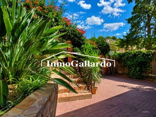 Chalet à Pinares de San Antón. Exclusivo chalet en venta en pinares de san antón