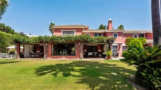 Maison à Nueva Andalucía centro. Impresionante villa amaral está situada en nueva andalusia, marb