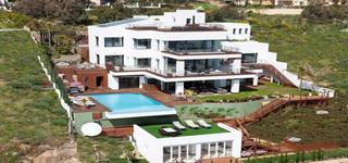 Casa en Chullera. Una hermosa villa contemporánea de 5 dormitorios en manilva.