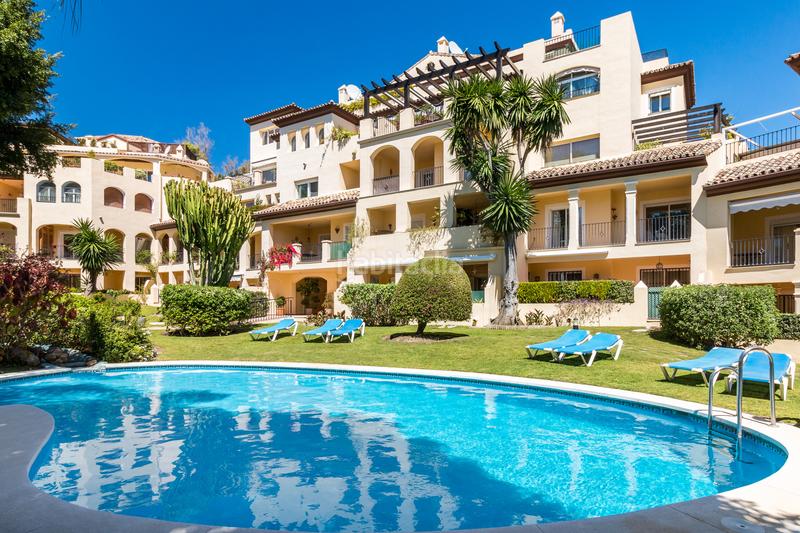 Foto 5a175444-17e6-4edb-8c28-bd7181bbd339. Dachwohnung mit parking pool in Guadalmina Alta Marbella